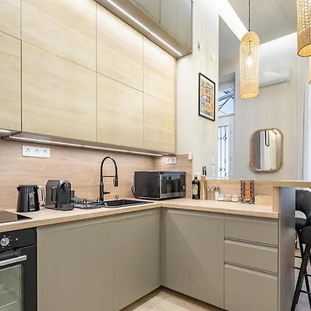 Elegance Apartment *