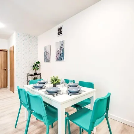 Very - Large And Quiet Apartment