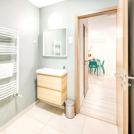 Very - Large And Quiet Apartment