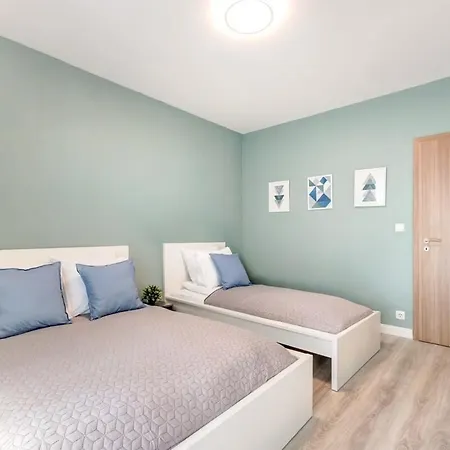 Apartment Very - Large And Quiet