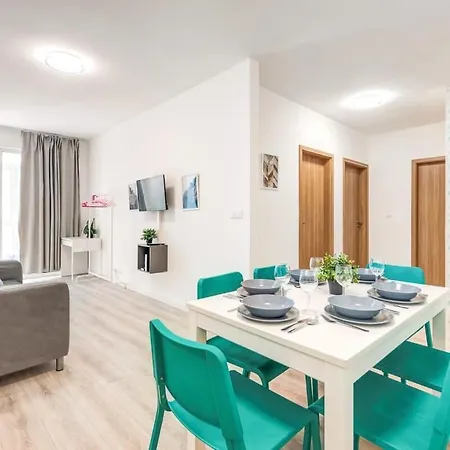 Very - Large And Quiet Apartment