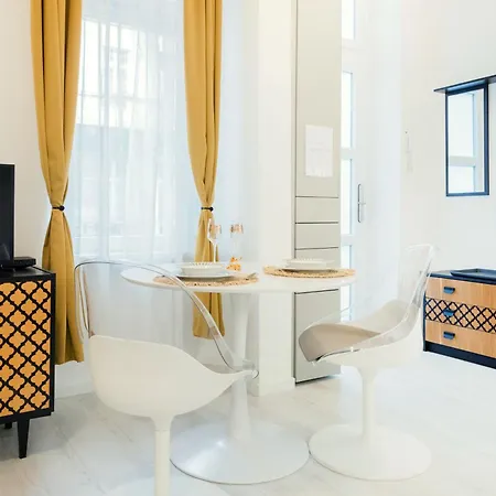 Little Treasure In Center, Quiet With Ac * Budapest