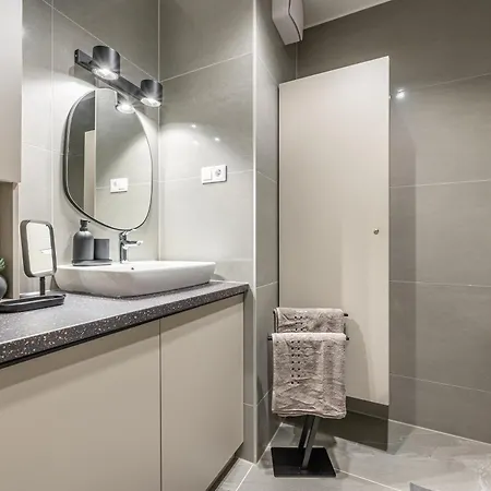 Appartement With Balcony @ Downtown