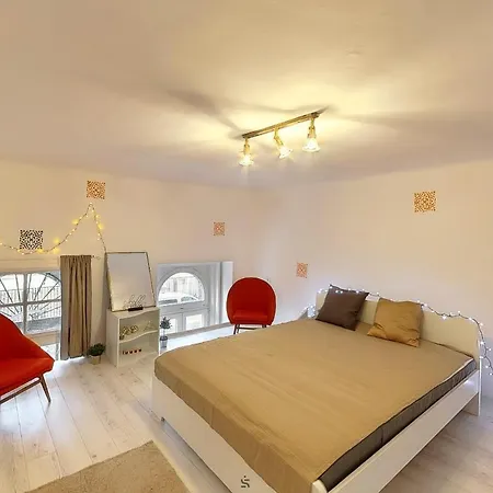 Apartment Sunny Facing The Park Budapest