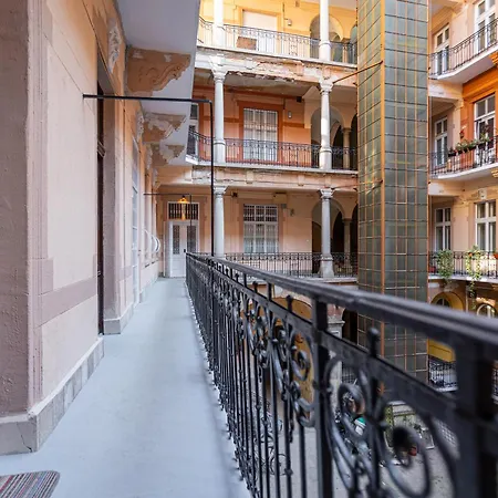 Buda Castle Charming 2 Bedrooms Apartment *