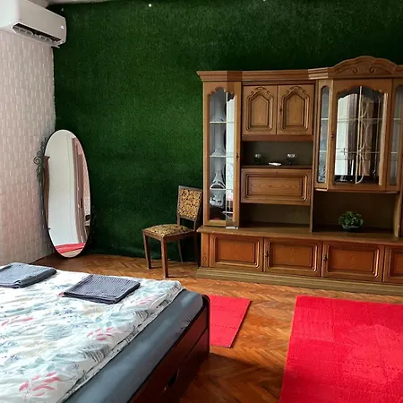 Budapest11 *