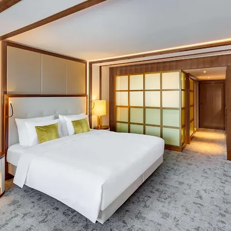 Hotell Kempinski Corvinus 5*