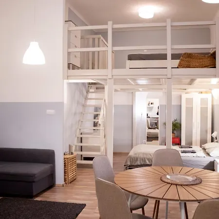 Klau33 In Party District Apartmán