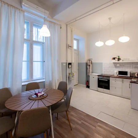 Klau33 In Party District Budapešť