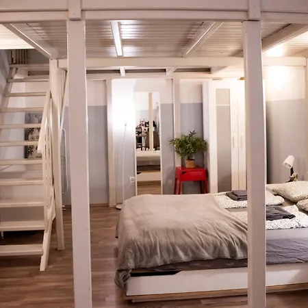 Klau33 In Party District * Budapešť