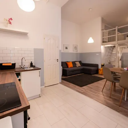 Klau33 In Party District Budapešť