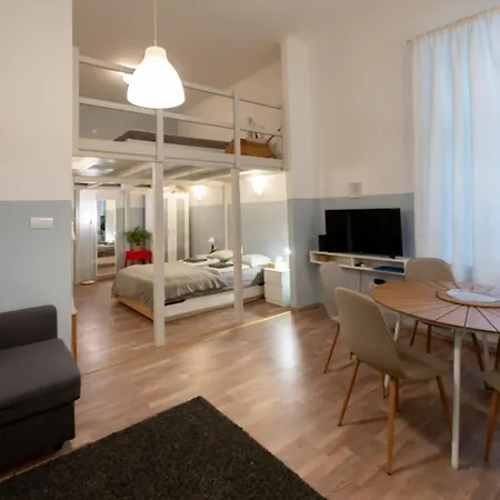 Klau33 In Party District Apartmán