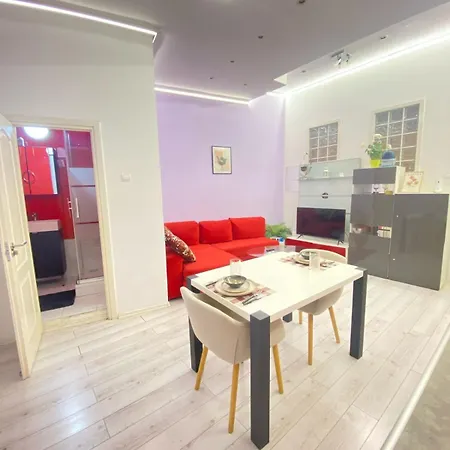 Yes, Yes! Lovely Good Amenities Center Apartment Budapest