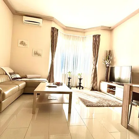Apartment Riverside Mansion