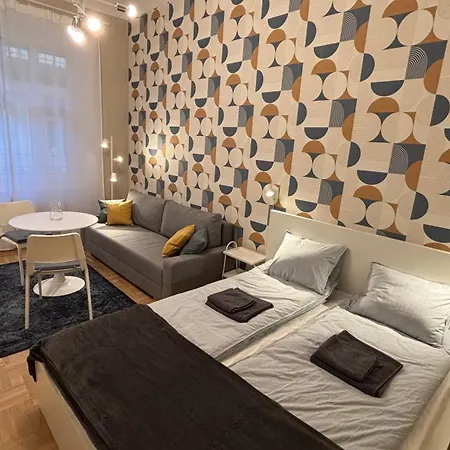 Csengery Apartment *