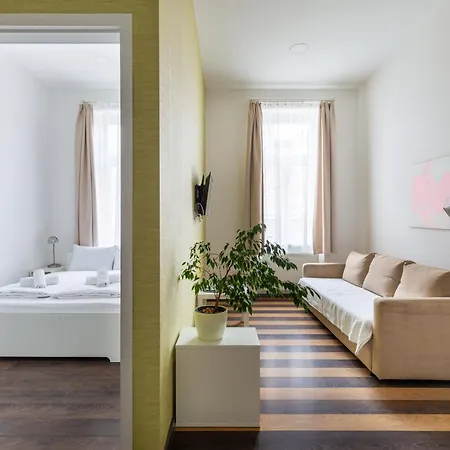 Gde Wesselenyi Triple Apartment