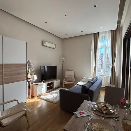 Synagogue Gozsdu Corner Apartment Budapest