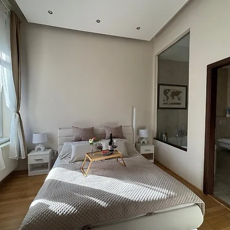 Synagogue Gozsdu Corner Apartment