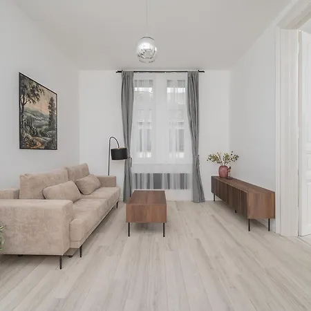 Park Apartment *