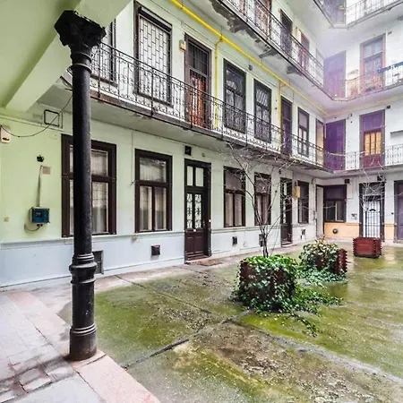 Akacfa Chic Retreat Downtown Budapest