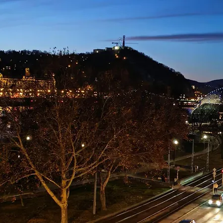 The Pearl With The Danube And Gellert Hill View Apartment *