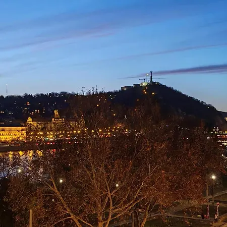 Apartment The Pearl With The Danube And Gellert Hill View Budapest