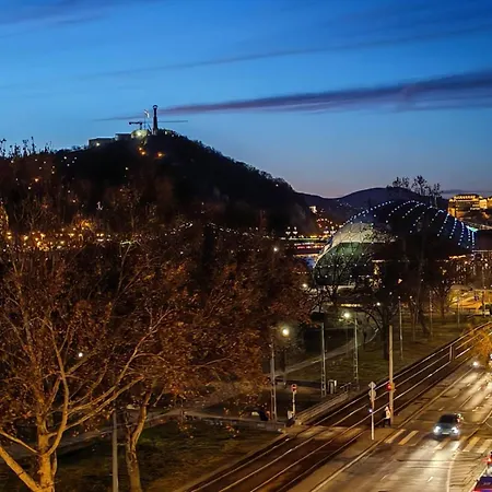 The Pearl With The Danube And Gellert Hill View Apartment