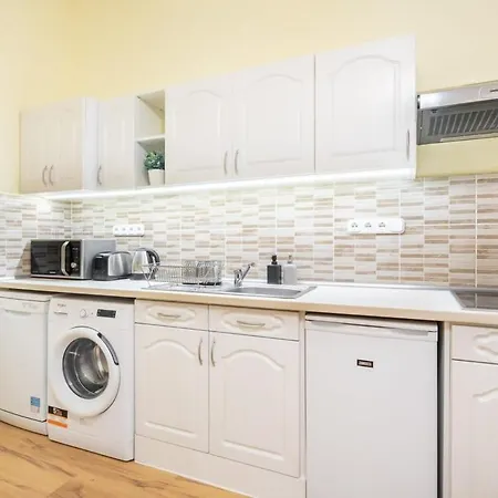 - New - Aircon - Comfy Apartment