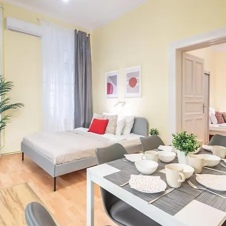 - New - Aircon - Comfy Apartment