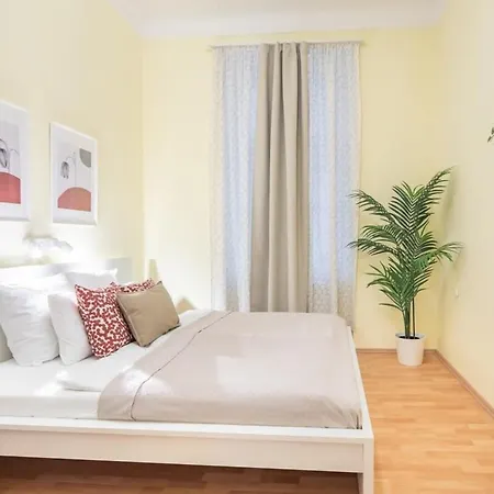- New - Aircon - Comfy Apartment