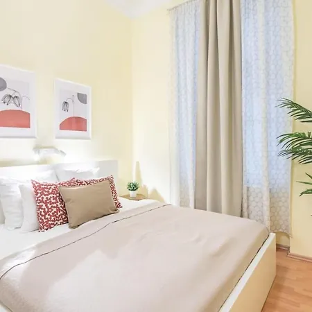 - New - Aircon - Comfy Apartment