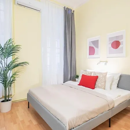 - New - Aircon - Comfy Budapest