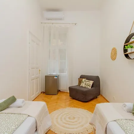 D49 2bedroom Apartment *
