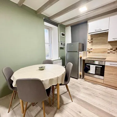 R5 Patio 2 Bedrooms Free Parking Apartment *
