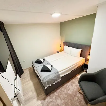 R5 Patio 2 Bedrooms Free Parking Apartment *
