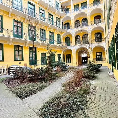 Apartment R5 Patio 2 Bedrooms Free Parking *