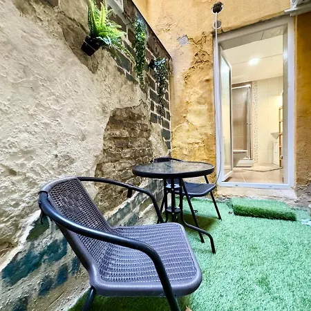 R5 Patio 2 Bedrooms Free Parking Budapest