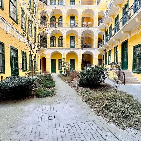 Apartment R5 Patio 2 Bedrooms Free Parking