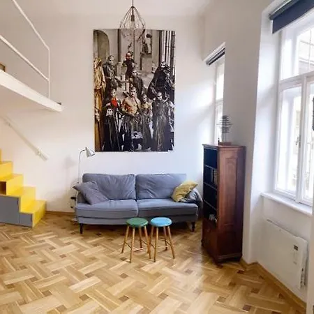 Atelier 7 / Stylish, Bright, Quiet Budapest