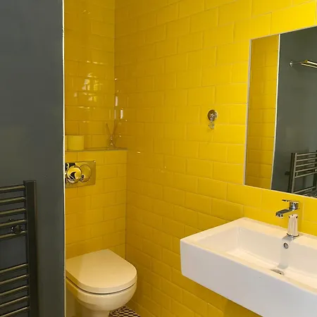 Atelier 7 / Stylish, Bright, Quiet Budapest