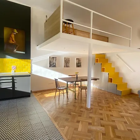 Atelier 7 / Stylish, Bright, Quiet *