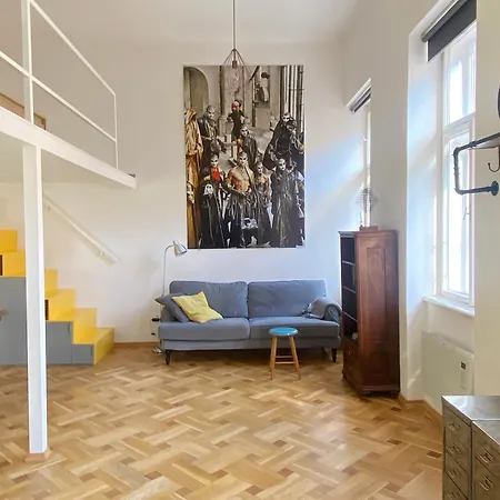 Atelier 7 / Stylish, Bright, Quiet
