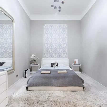 Sea Holly - With Perfect Location 2 Separate Bdrms Apartment