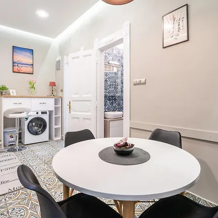 Sea Holly - With Perfect Location 2 Separate Bdrms Daire