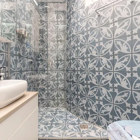 Sea Holly - With Perfect Location 2 Separate Bdrms Apartment