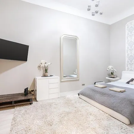 Apartment Sea Holly - With Perfect Location 2 Separate Bdrms