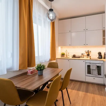 Party & Chill - Downtown Center With Big Balcony And Ac Apartment *