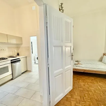 K16 Spacious 2br