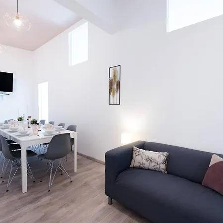 Extra Brand New Large With Air Con * Budapest