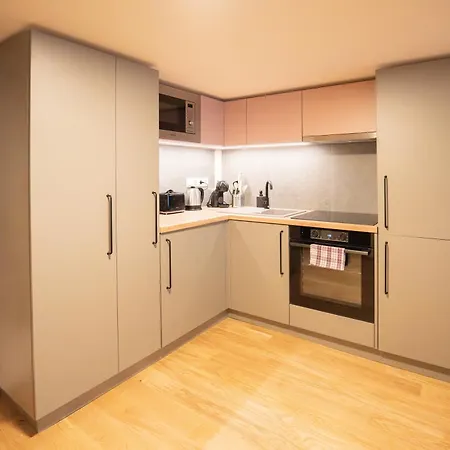 Apartamento I Got 5 On It - Brand New By Pink Flamingo *